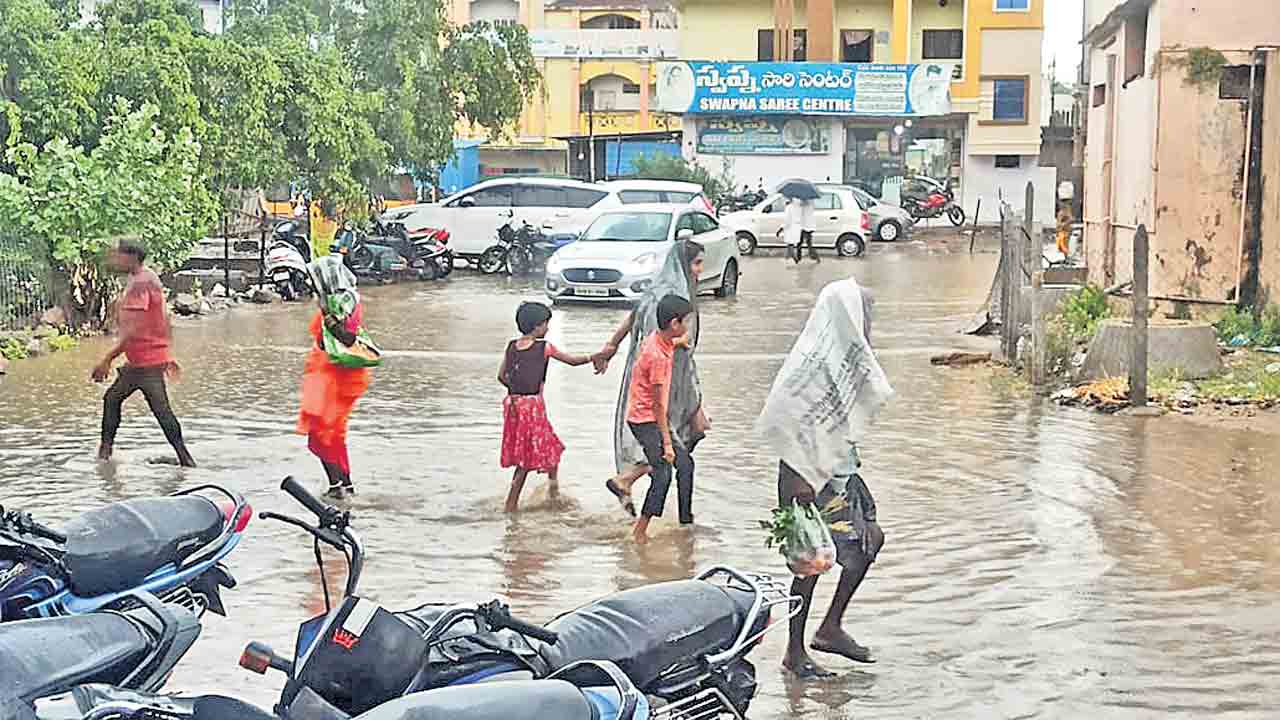జోగిపేటలో భారీ వర్షం