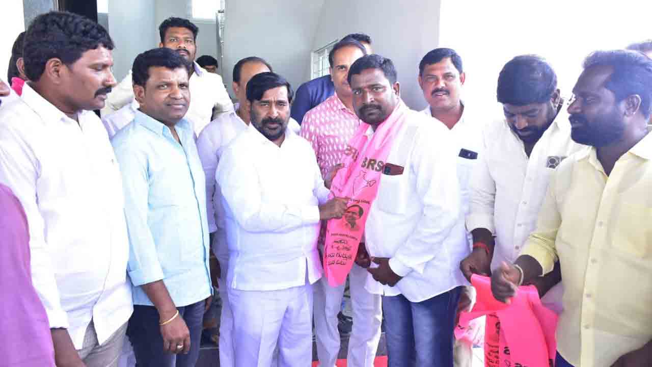 BRS | బీఆర్‌ఎస్‌లో కాంగ్రెస్‌ నాయకుల చేరిక – ఆహ్వానించిన ఎమ్మెల్యే జగదీష్‌రెడ్డి