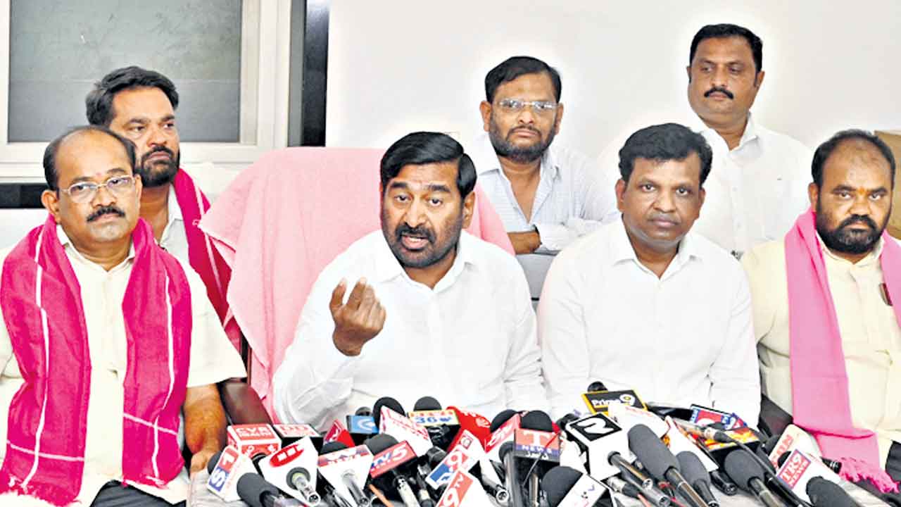 కోమటిరెడ్డీ.. మరి తుమ్మలనూ కొడ్తవా?