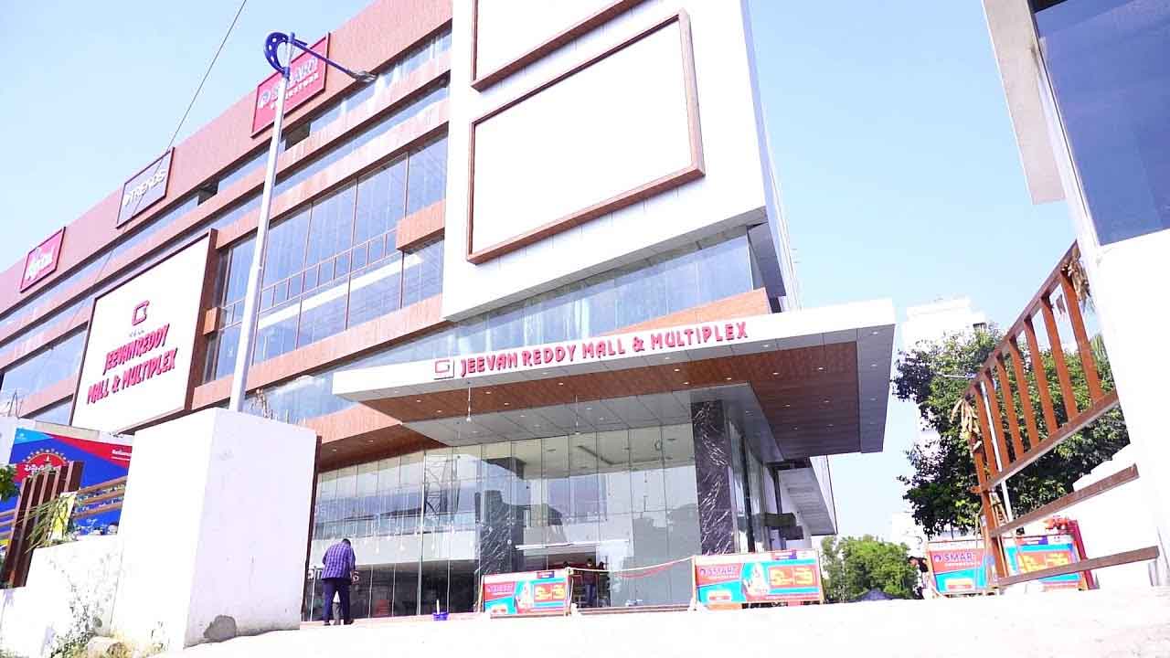 తెరుచుకున్న జీవన్‌రెడ్డి మాల్‌