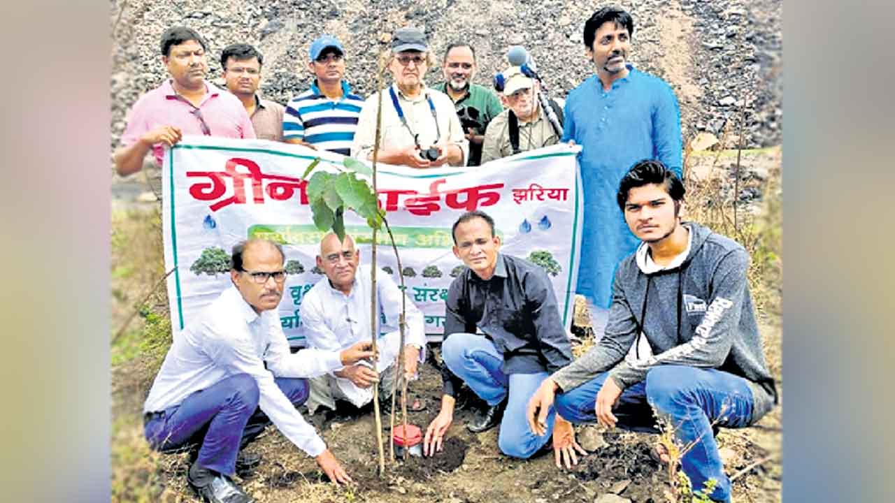 బొగ్గు గన్నులో మసిబారిన జీవితాలకు కొత్త ఊపిరి అందించాడు!