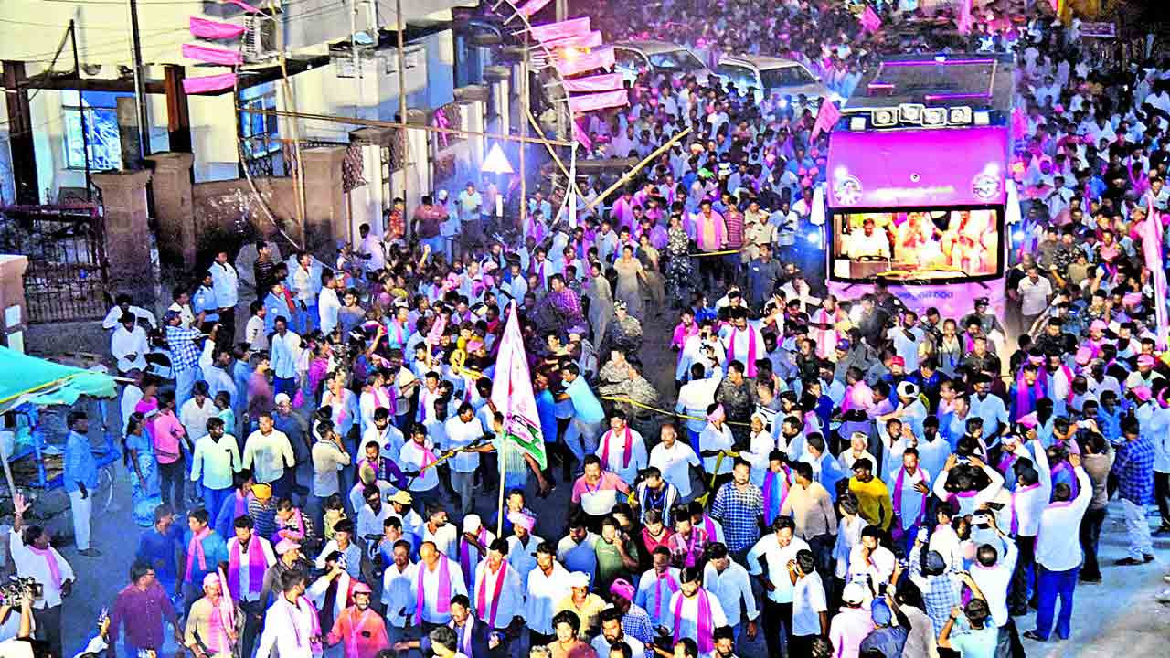 కదంతొక్కిన మానుకోట