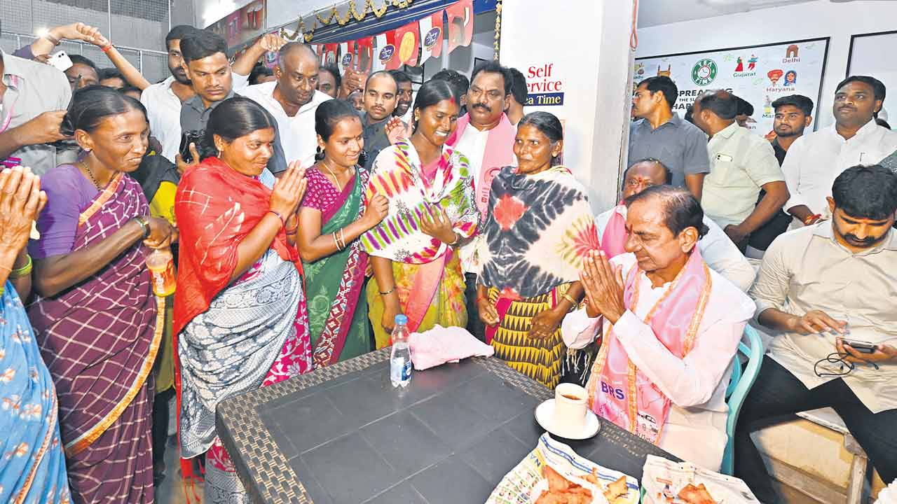 KCR | జగిత్యాలలో జనజాతర.. అడగడుగునా గులాబీ పూలవాన