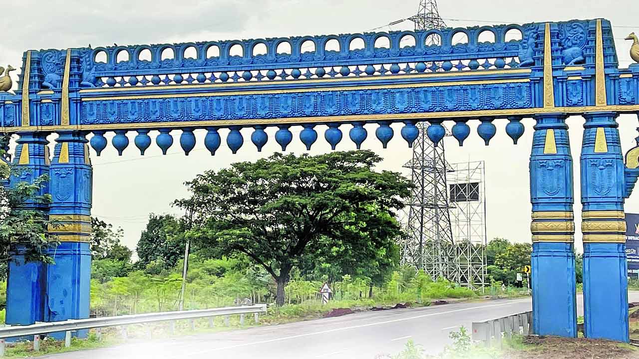 చరిత్ర గుర్తులు చెరిపైసేలా..