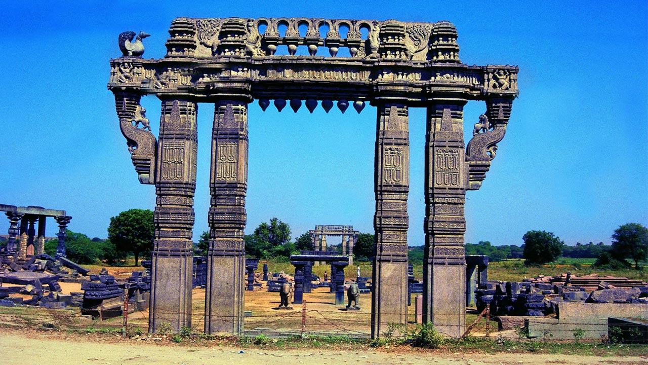 Kakatiya Kala Thoranam | ఢిల్లీపై ధిక్కారానికి ప్రతీక కాకతీయ కళాతోరణం..