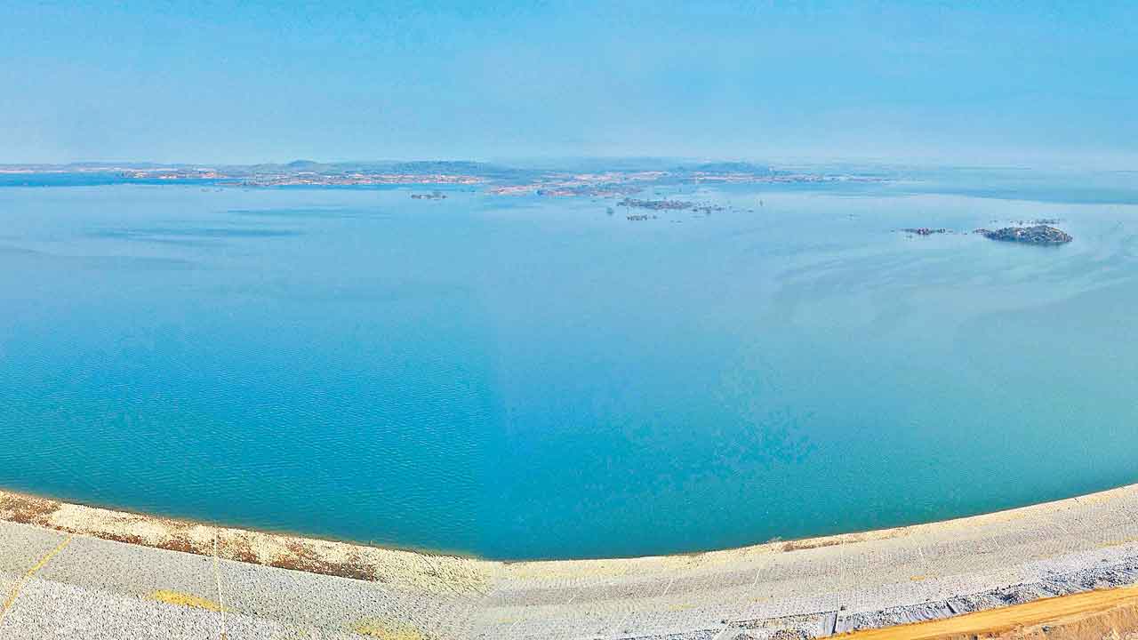 వెదిరె.. రాతలెందుకు దండుగ?