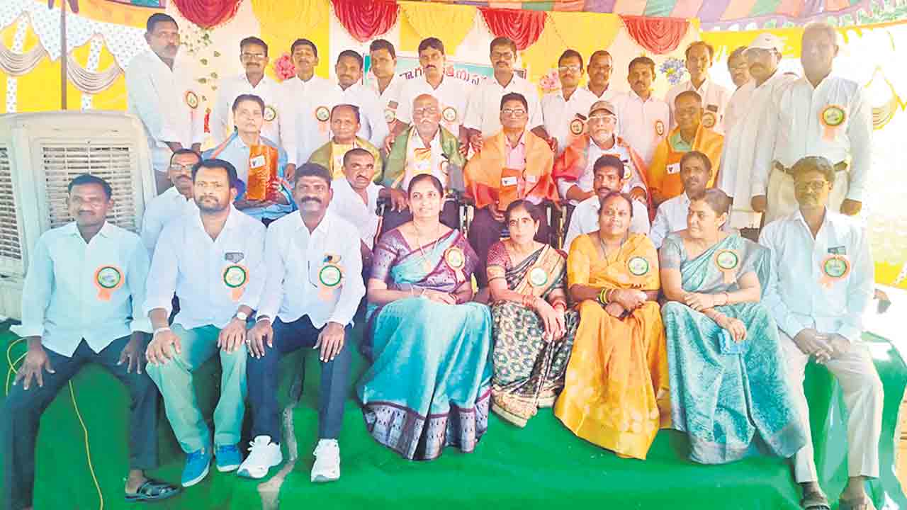 34 ఏళ్ల తర్వాత ఒకే వేదికపై..