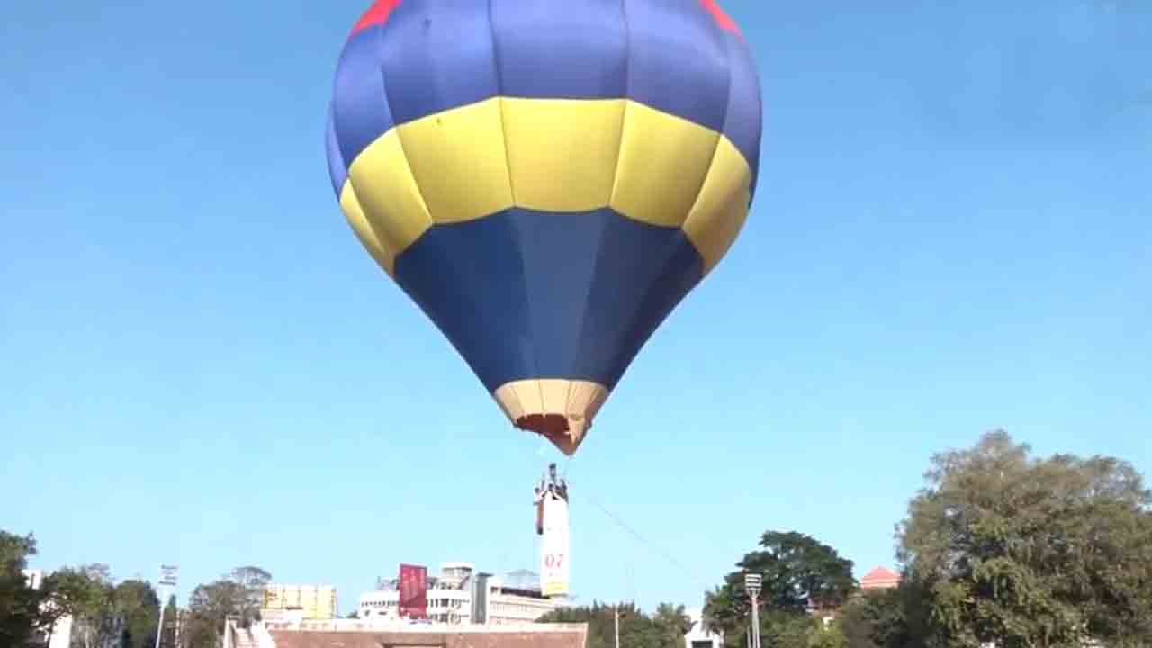 Lok Sabha Elections | హాట్ ఎయిర్ బెలూన్తో ఓటింగ్పై అవగాహన.. ఎన్నికల సంఘం వినూత్న ఆలోచన
