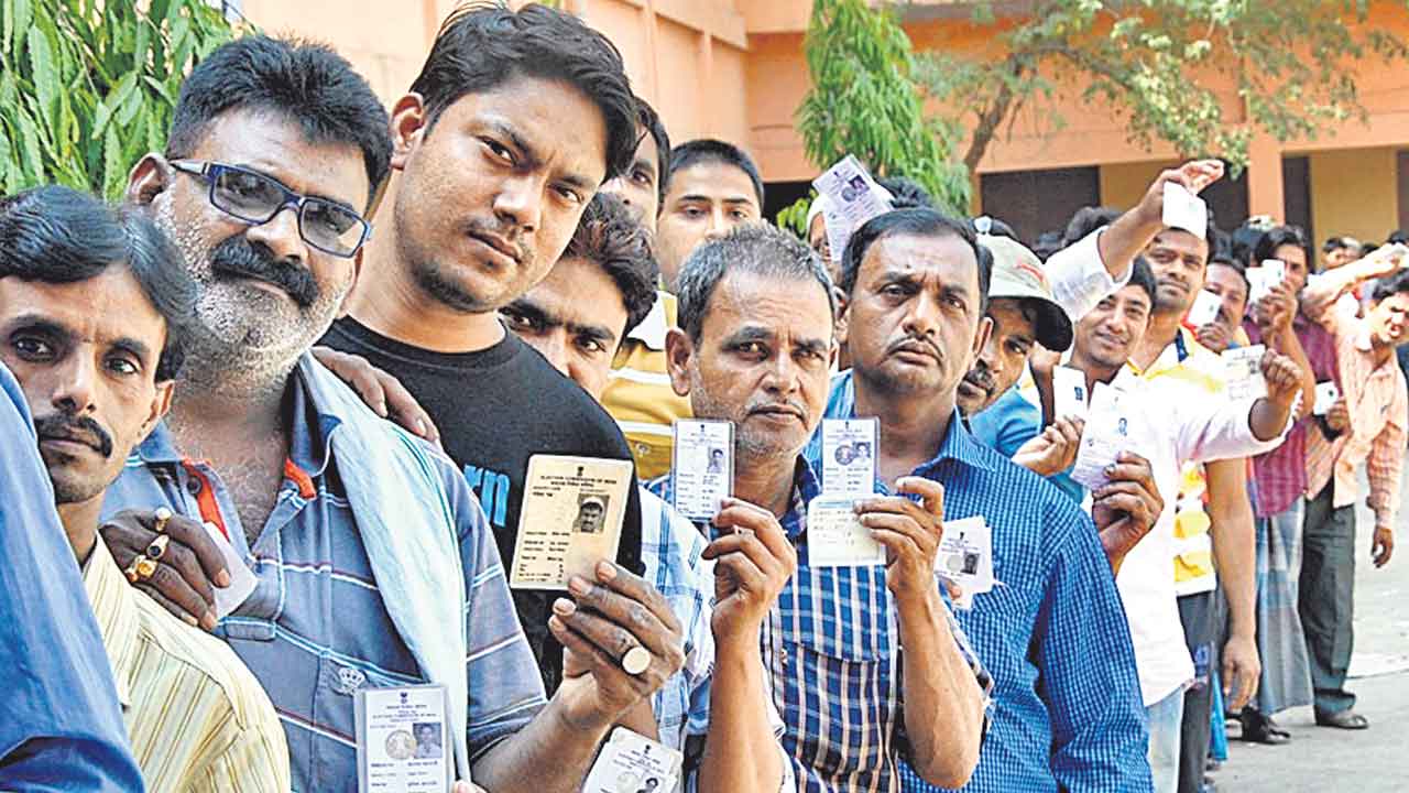 Lok Sabha Elections | ఓటేయడంలో పురుషులే ముందు.. లోక్‌సభ పోలింగ్‌లో మహిళల ఓట్లకన్నా 0.78% అధికం