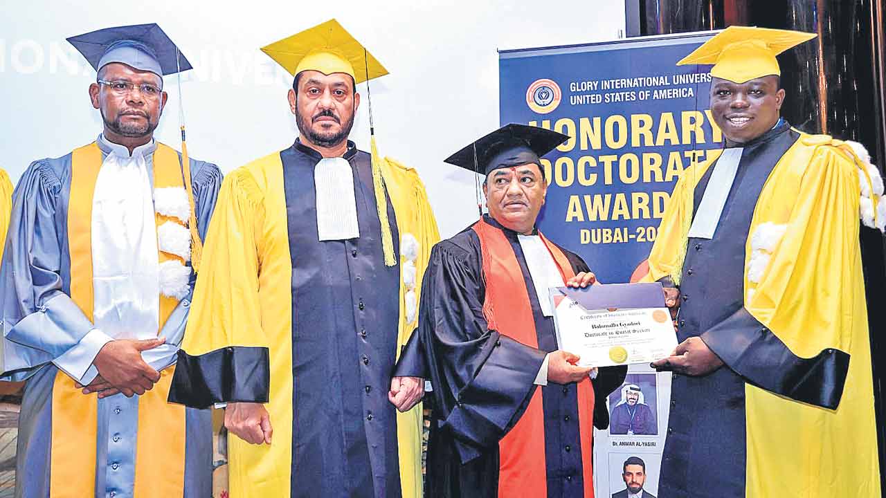 బాలమల్లుకు గ్లోరీ ఇంటర్నేషనల్‌ వర్సిటీ డాక్టరేట్‌