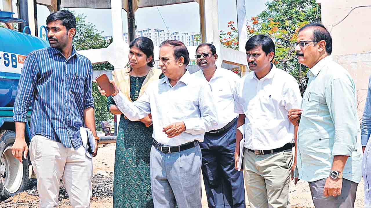 ఓఆర్‌ఆర్‌ ప్రాజెక్టు ఫేజ్‌-2 పనుల పరిశీలన