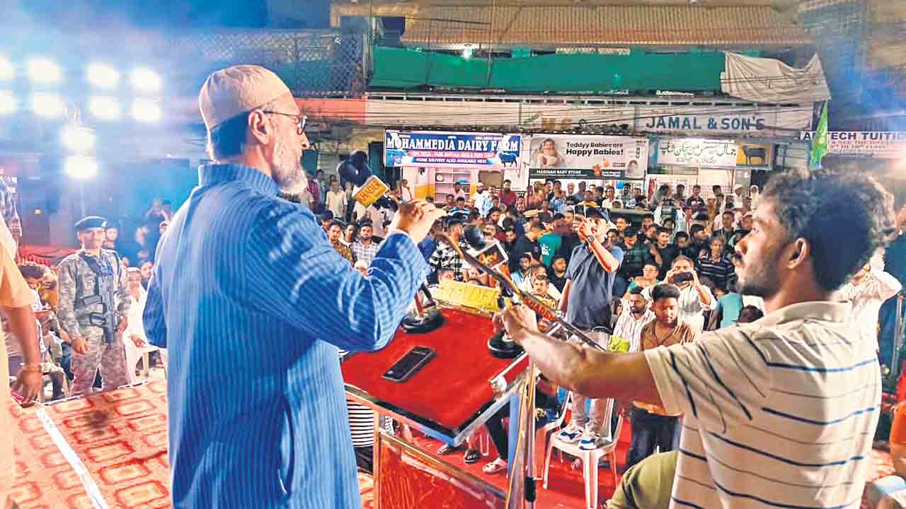 Asaduddin Owaisi | పాత బస్తీని కొత్త నగరంగా మారుస్తా: అసదుద్దీన్‌ ఒవైసీ
