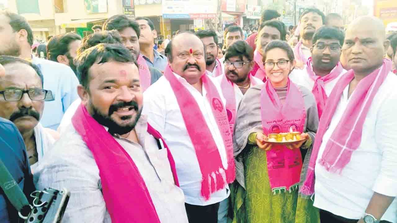 ఉప్పొంగిన అభిమానం