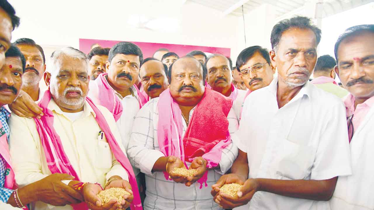 బోనస్‌ ఇచ్చేదాకా పోరు