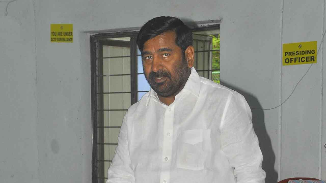 బీఆర్‌ఎస్‌ అభ్యర్థివైపే పట్టభద్రులు