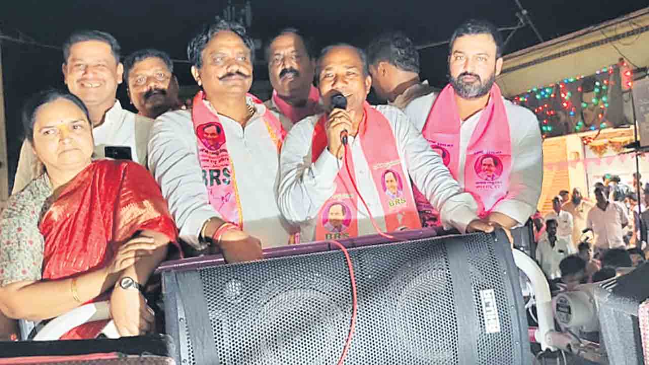 కాంగ్రెస్‌, బీజేపీలు దొందూ దొందే..