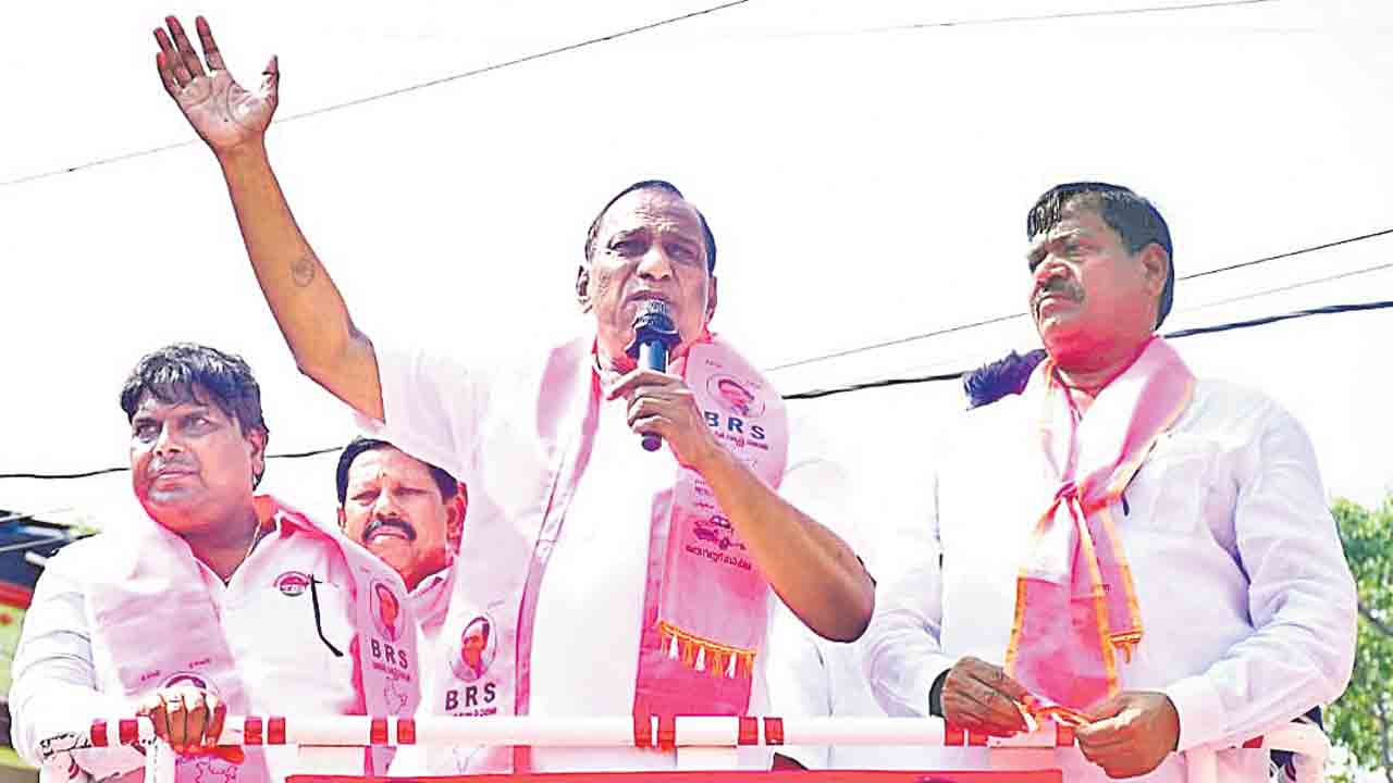 కరువు తెచ్చిన కాంగ్రెస్‌కు బుద్ధి చెప్పాలి