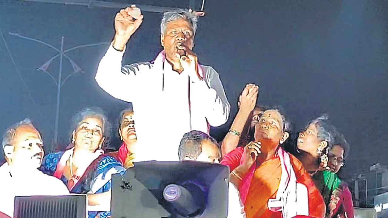 పల్లా ప్రచార రథంపై రాళ్లతో దాడి
