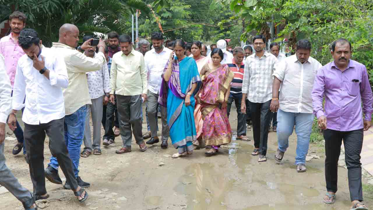 MLA Sabitha Reddy | ముంపు సమస్య లేకుండా నాలా పనులు త్వరగా పూర్తిచేయాలి : ఎమ్మెల్యే సబితా ఇంద్రారెడ్డి