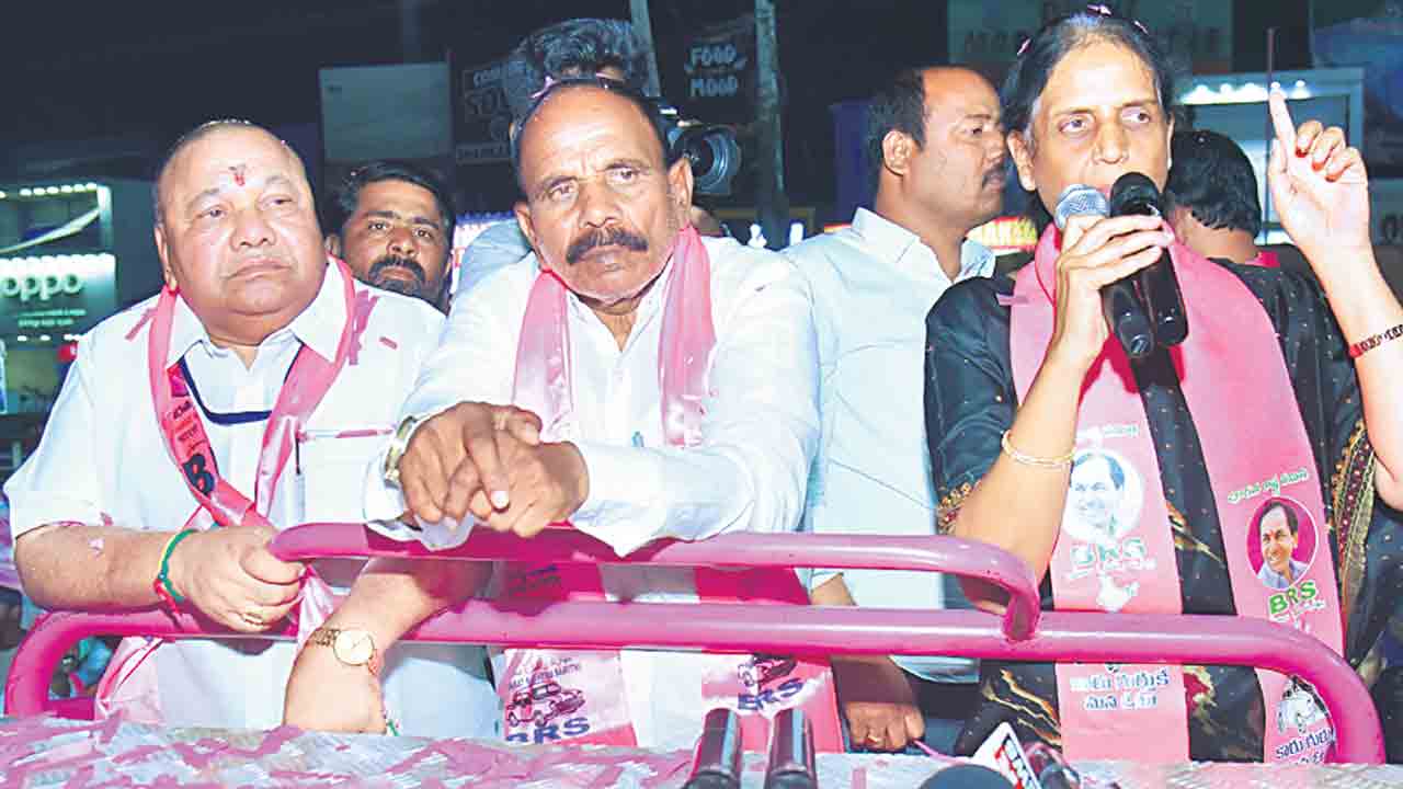 తిట్లుతో కాంగ్రెస్‌ కాలయాపన