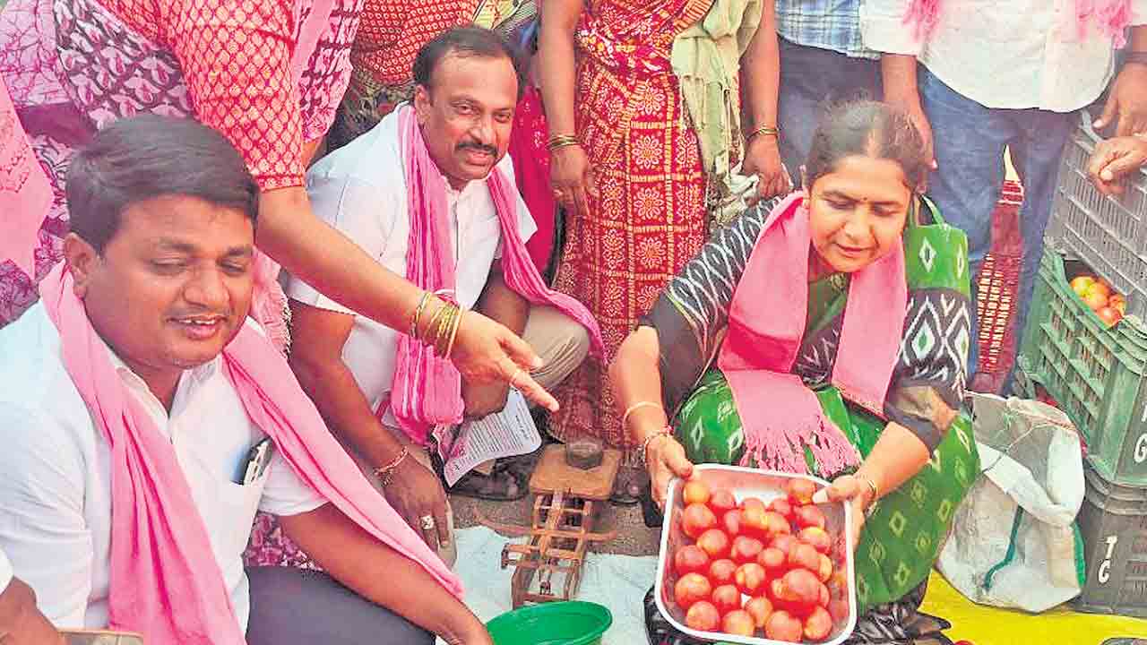 మోసపోయి గోసపడుతున్నం