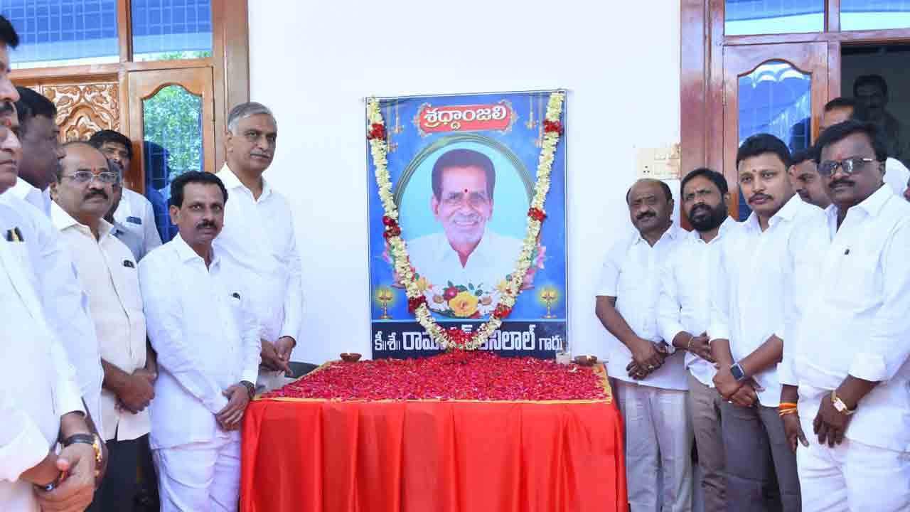 రవీంద్రకుమార్‌కు మాజీ మంత్రి హరీశ్‌రావు పరామర్శ