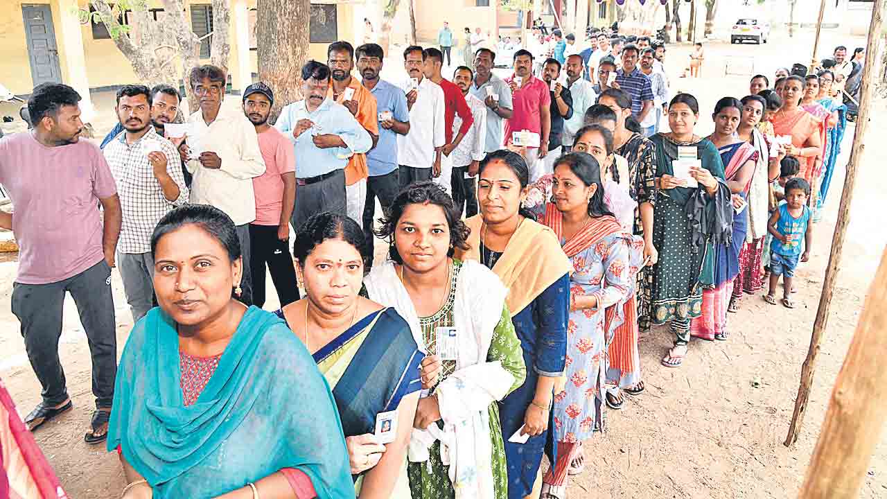 ఓటెత్తిన పట్టభద్రులు