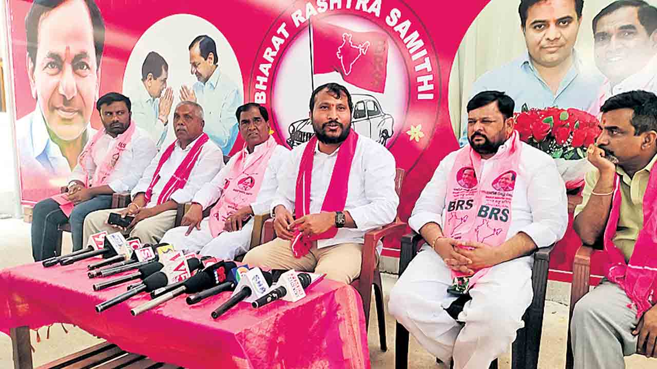 ఆదరణ చూసి ఓర్వలేకనే ఆంక్షలు