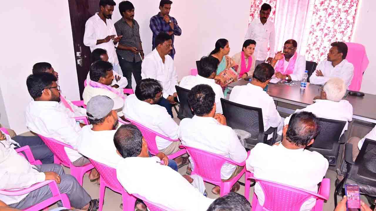 ‘బ్లాక్‌మెయిలర్‌’కు ఓటుతో బుద్ధి చెప్పాలి