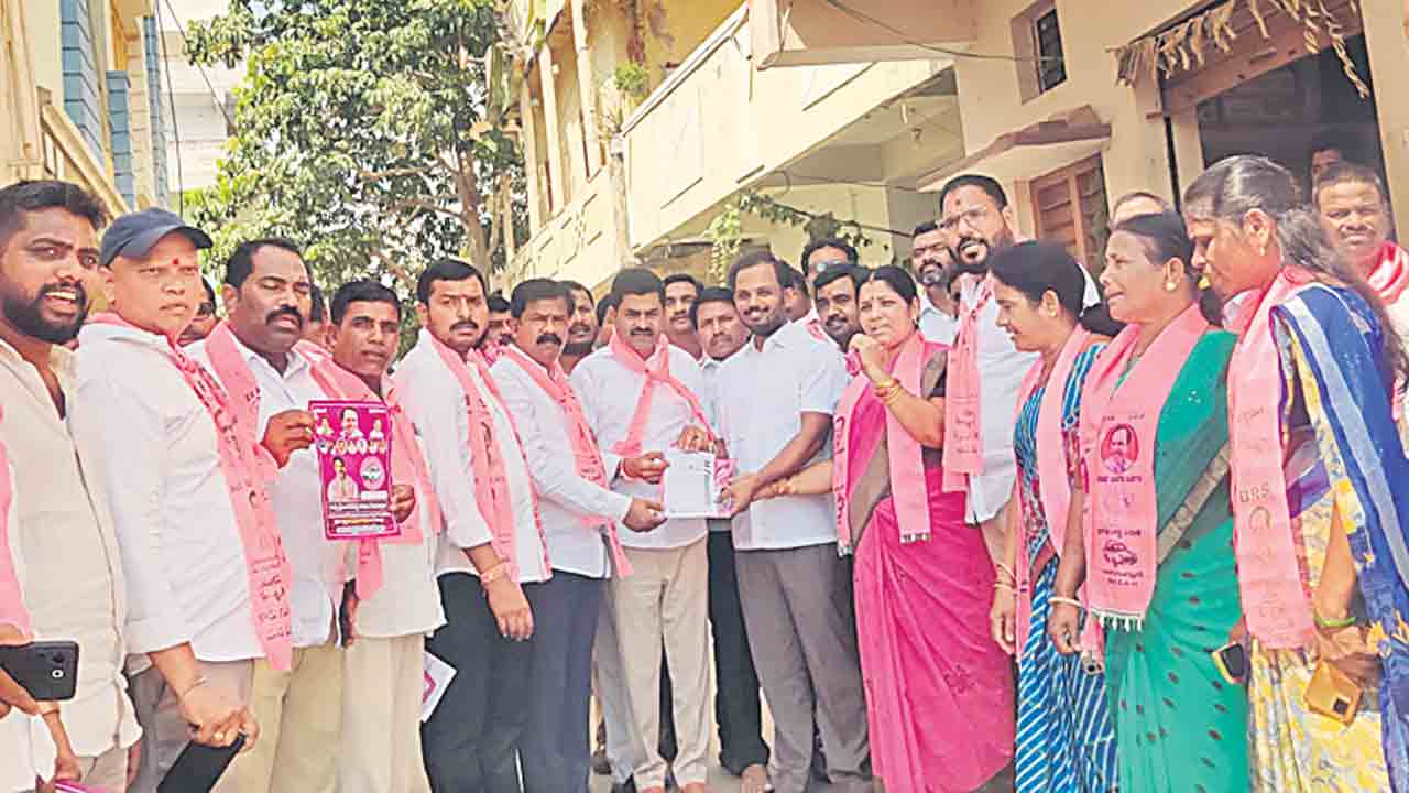 ఆరు గ్యారెంటీలపై నిలదీయండి