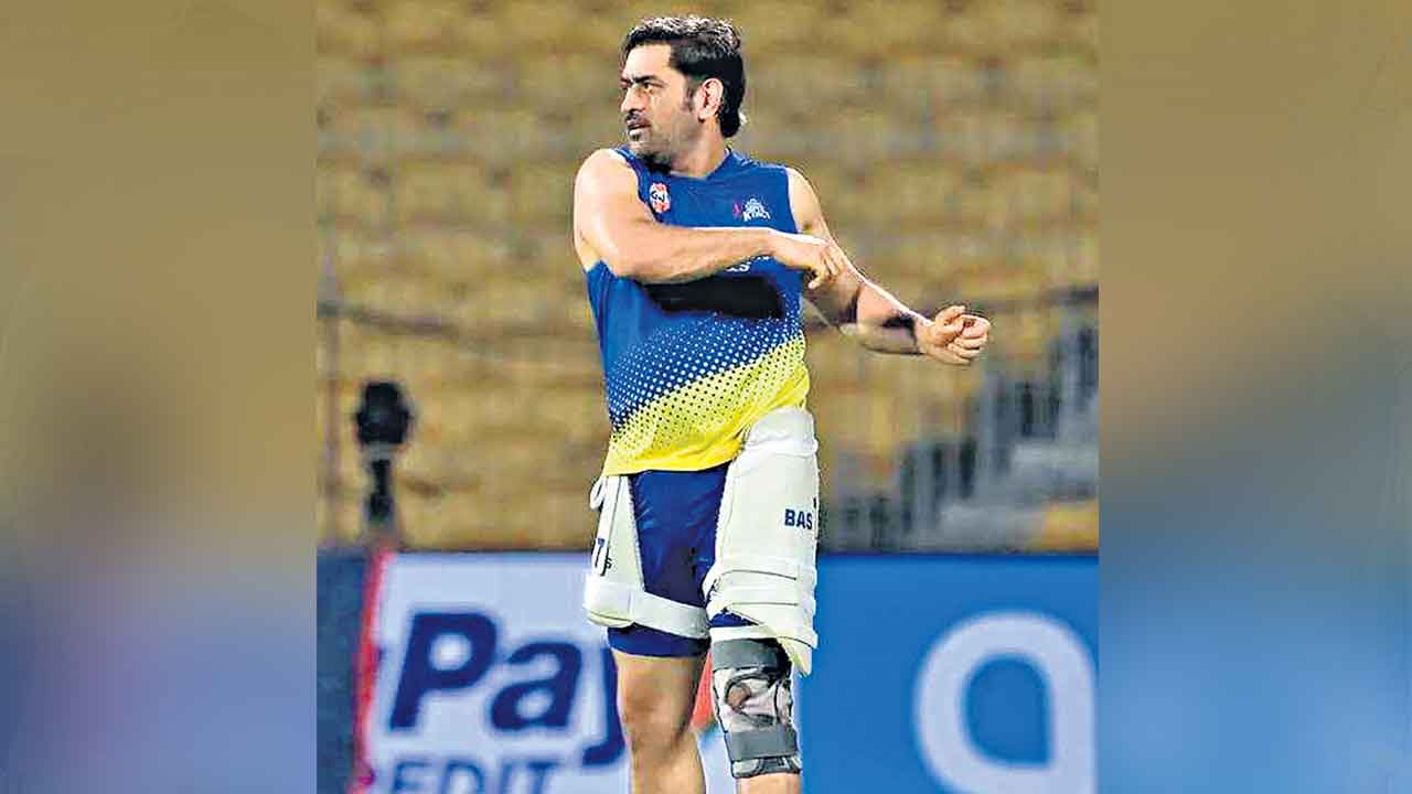 Mahendra Singh Dhoni | సర్జరీ తర్వాతే తుది నిర్ణయం!