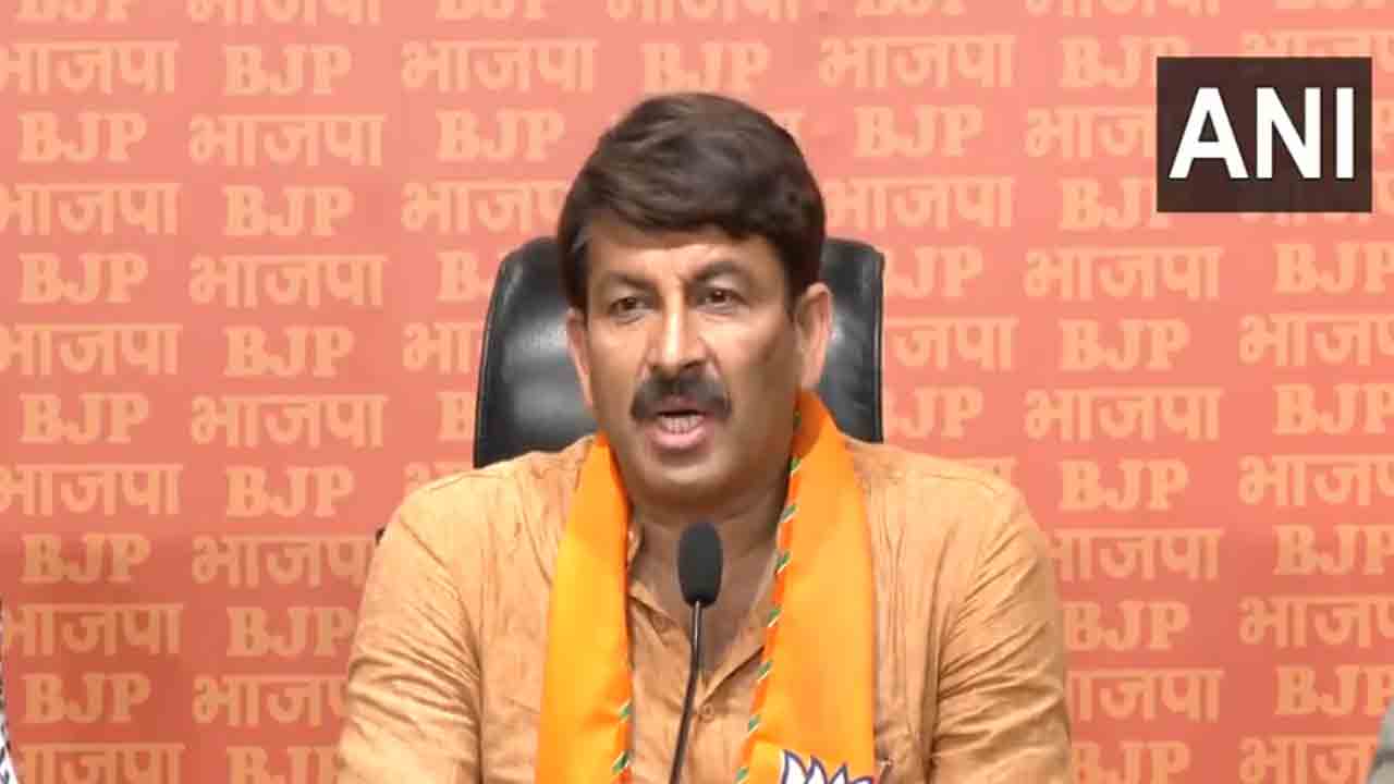 బిభ‌వ్ కుమార్‌ను కాపాడేందుకు ప్ర‌య‌త్నిస్తున్న కేజ్రీవాల్ : మ‌నోజ్ తివారీ