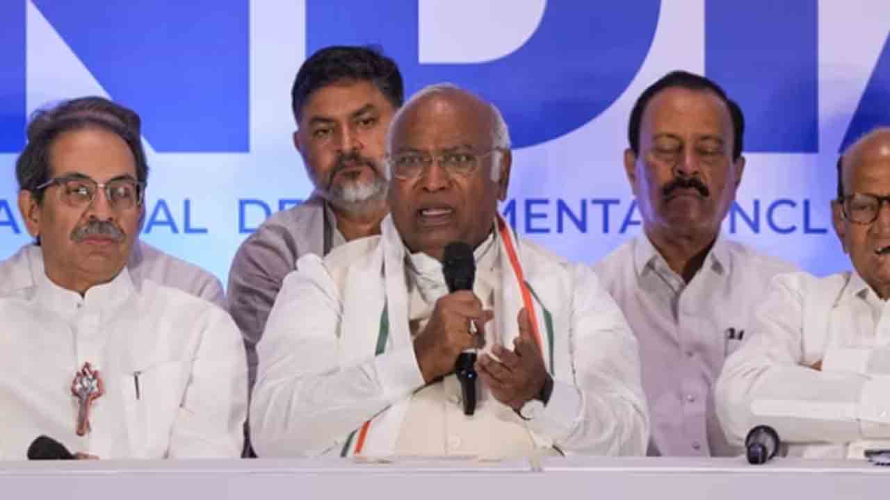 Mallikarjun Kharge | ఓటర్లను మోదీ రెచ్చగొడుతున్నారు.. ఈసీ చర్యలు తీసుకోవాలి: ఖర్గే