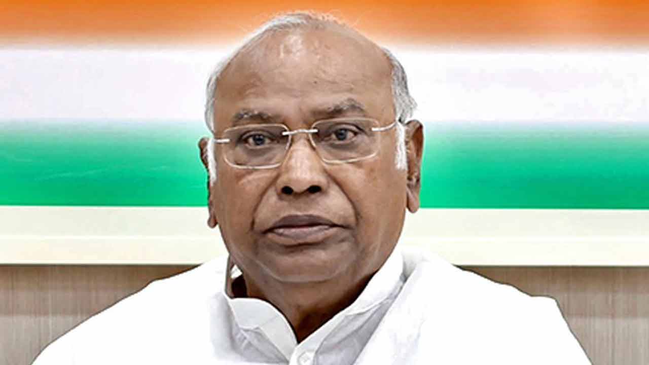 Mallikarjun Karghe | ఆయన వారణాసికి ఎందుకు పారిపోయిండో.. రాహుల్‌గాంధీపై విమర్శలకు ఖర్గే కౌంటర్‌