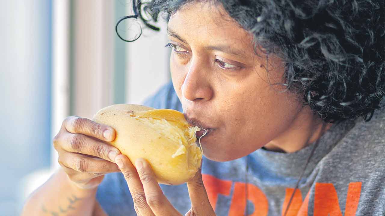 Mango | మధుమేహులూ మామిడి పండ్లు తినవచ్చు.. రోజులో ఎన్నంటే ?