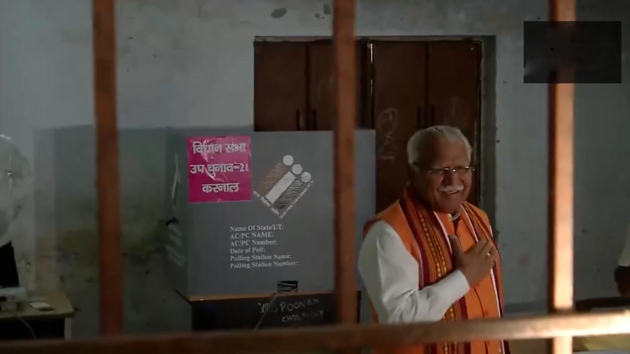 Manohar Lal Khattar | కర్నాల్‌లో ఓటేసిన హర్యానా మాజీ సీఎం మనోహర్‌లాల్‌ ఖట్టర్‌.. Video