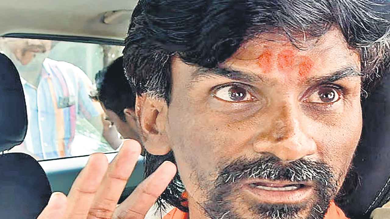 ఎన్నికల్లో మహా సర్కారుకు గుణపాఠం చెప్తాం