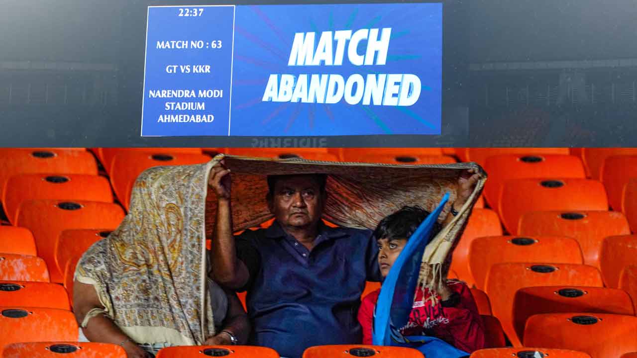 Gujarat Titans | టైటాన్స్‌ ప్లేఆఫ్స్‌ ఆశలు గల్లంతు.. టాస్‌ కూడా పడకుండానే గుజరాత్‌-కోల్‌కతా మ్యాచ్‌ రద్దు