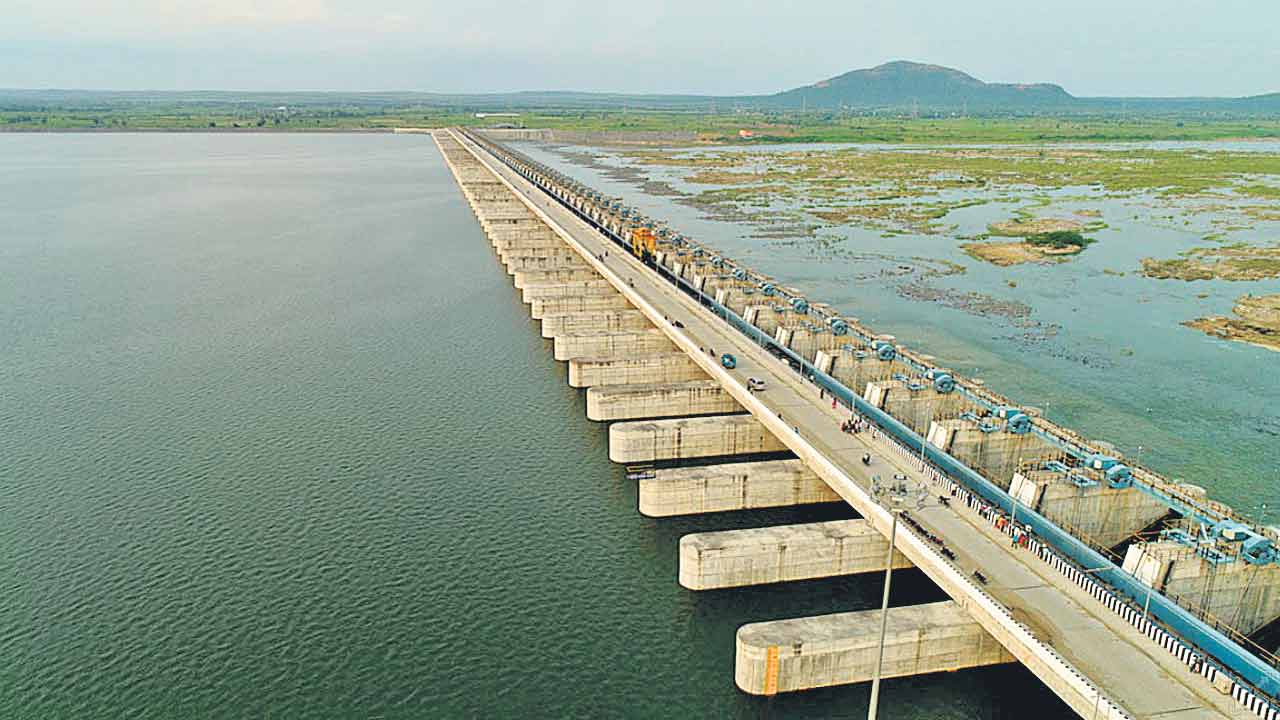 Medigadda | డ్యామ్‌ కమ్‌ బరాజ్‌లానే మేడిగడ్డ డిజైన్‌.. వినియోగంలో ఇబ్బందుల్లేవు: రిటైర్డ్‌ ఈఎన్సీ వెంకటేశ్వర్లు