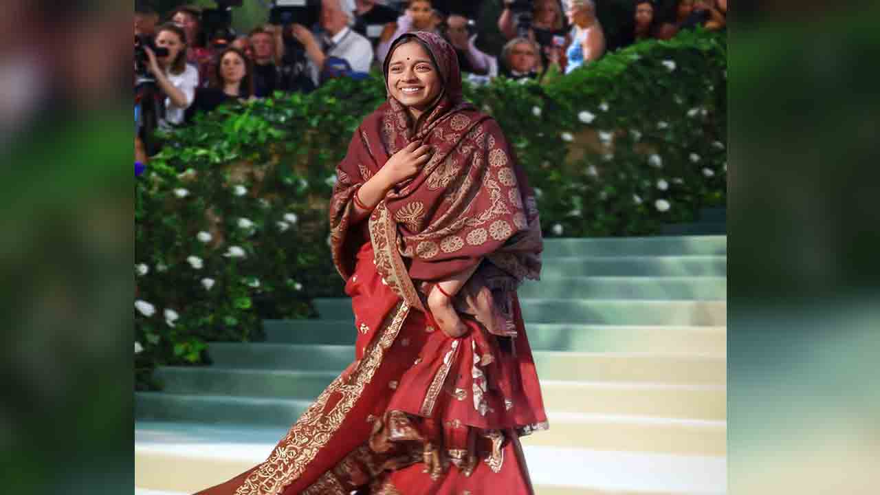 Nitanshi Goel | మెట్ గాలా ఫ్యాషన్ ఫెస్టివల్‌.. సంప్రదాయ లుక్‌లో అదరగొట్టిన ‘లాపతా లేడీస్’ హీరోయిన్