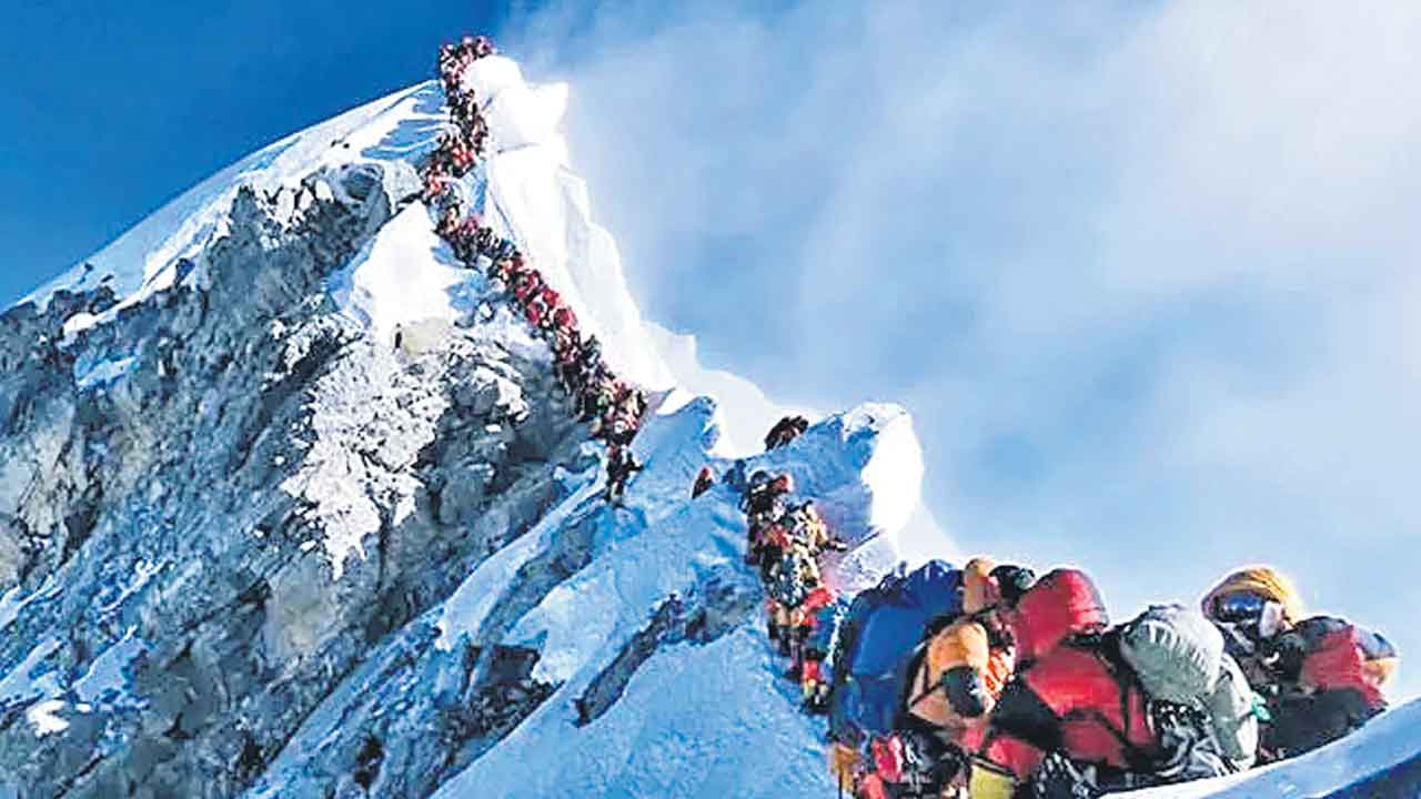ఎవరెస్ట్‌పై ట్రాఫిక్‌ జామ్‌