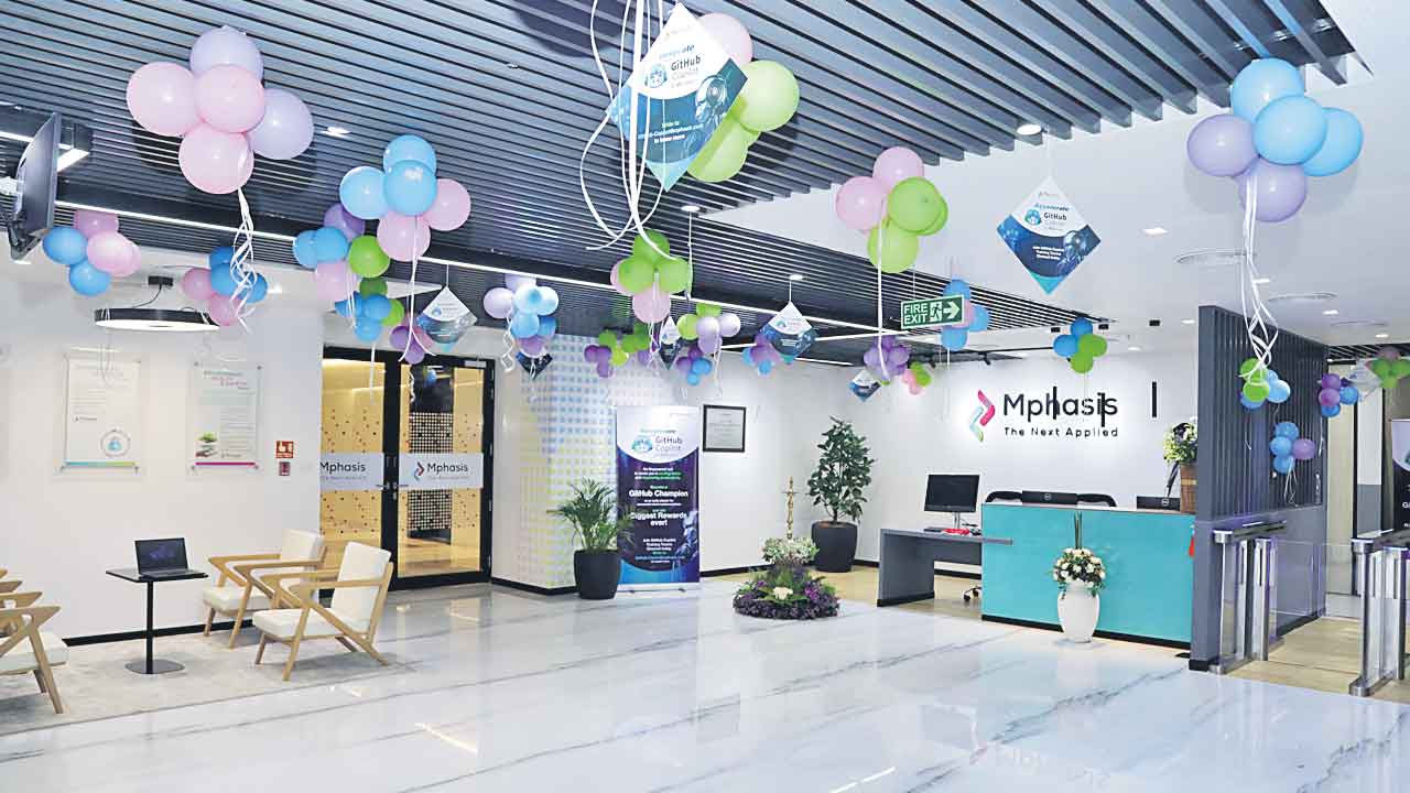 ఎంఫసిస్‌ గ్లోబల్‌ సెంటర్‌ ఆఫ్‌ ఎక్సలెన్స్‌ సెంటర్‌