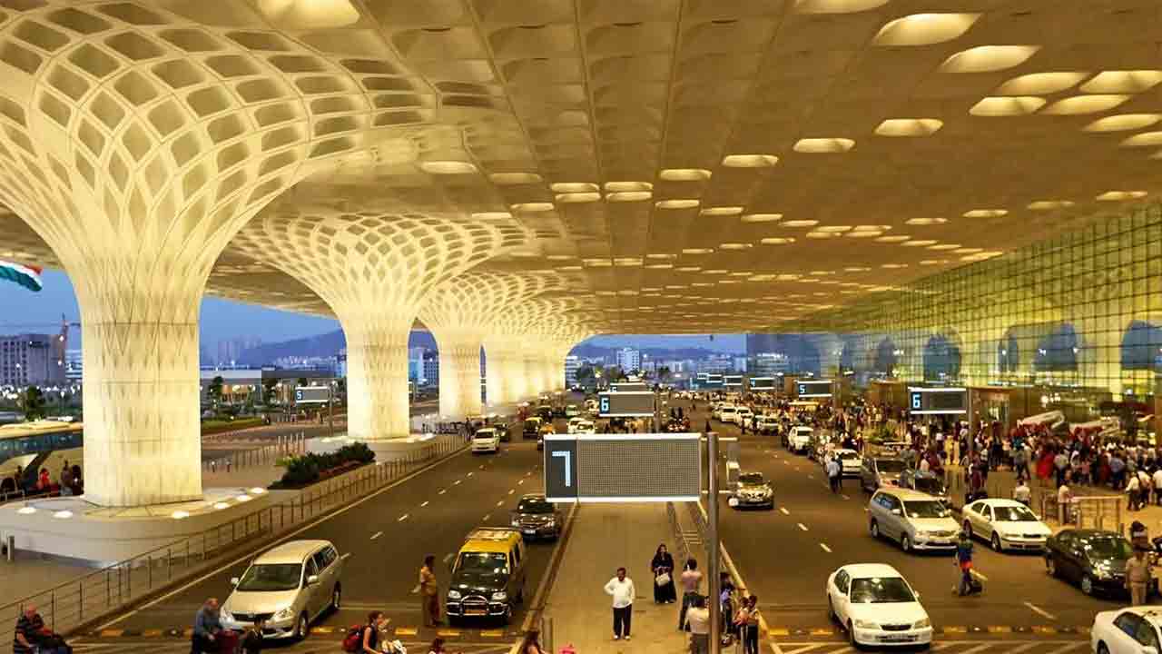 Gold Seized | ముంబై విమానాశ్రయంలో 11 కిలోల బంగారం స్వాధీనం