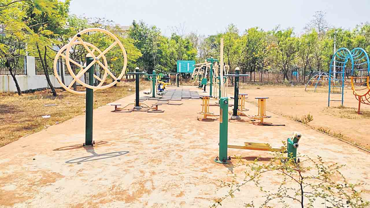 అధ్వానంగా పిల్లల పార్కు