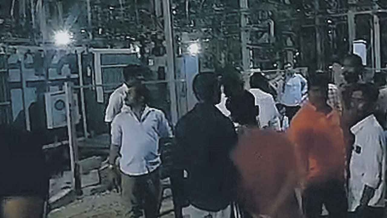 Power Cuts | చీకట్లో చందానగర్‌.. ఏకంగా 24 గంటల పాటు కరెంటు లేక చీకటి