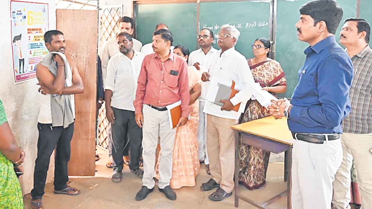 ఆదర్శ పాఠశాలల నిధులు సద్వినియోగం చేసుకోవాలి