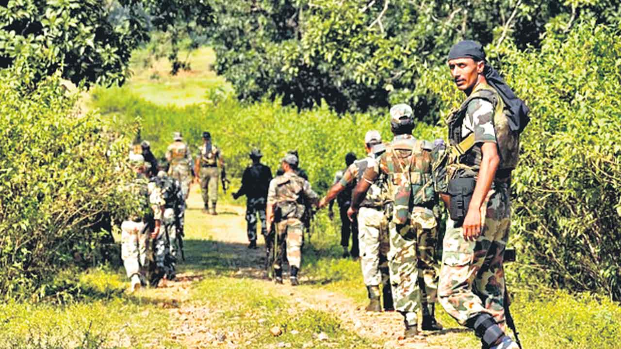 Encounter | ఛత్తీస్‌గఢ్‌లో మరో భారీ ఎన్‌కౌంటర్‌.. 10 మంది నక్సల్స్‌ మృతి