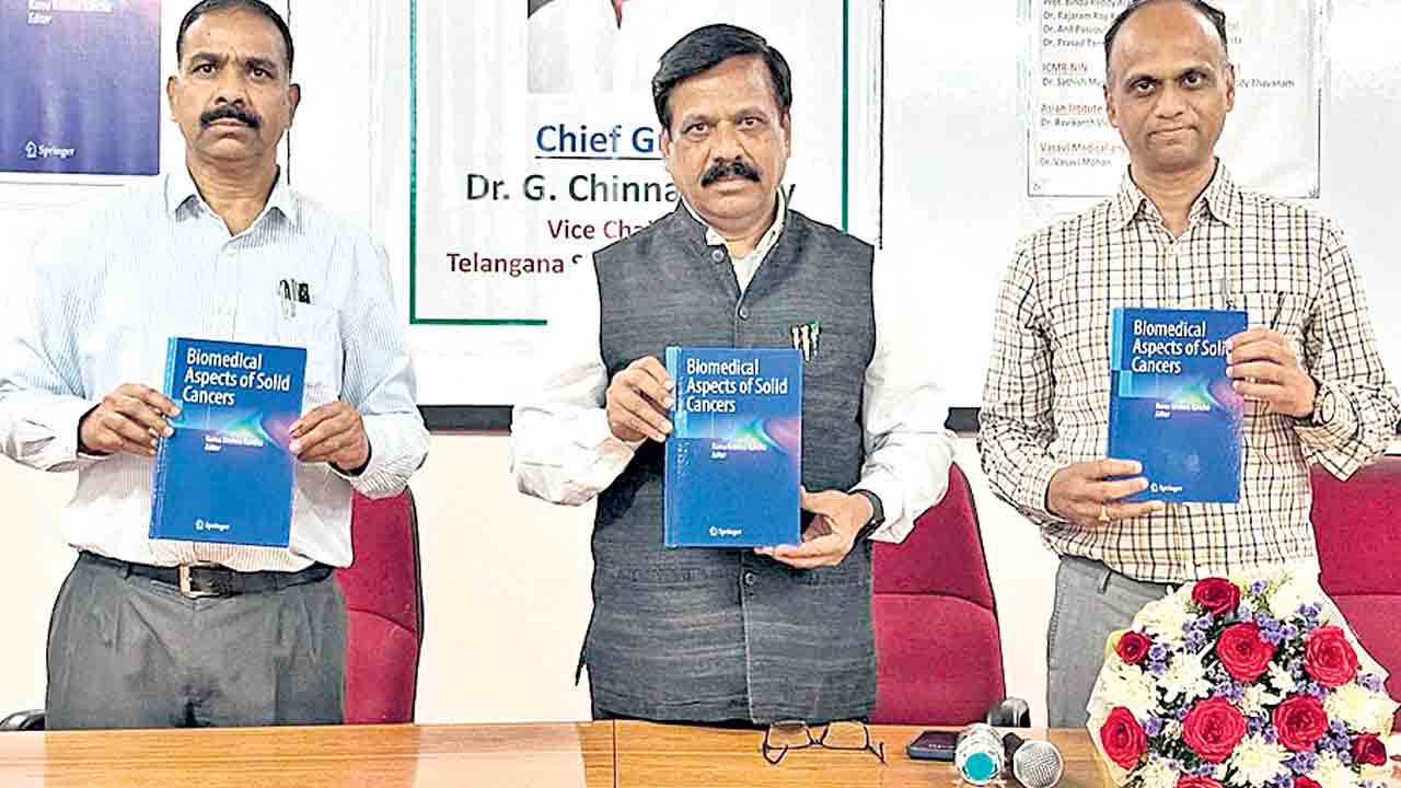 క్యాన్సర్‌ కారకాలు-చికిత్సపై పుస్తకం