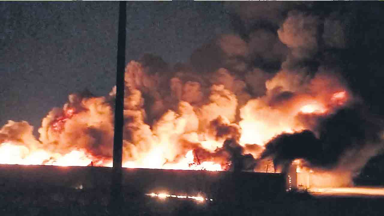 బొంతపల్లి స్క్రాప్‌గోదాంలో భారీ అగ్నిప్రమాదం