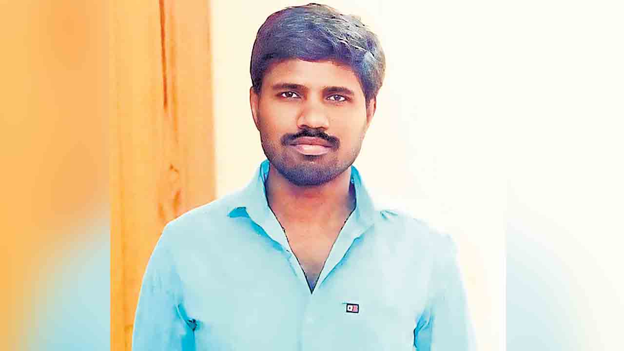 కత్తులు, గొడ్డళ్లతో దాడి